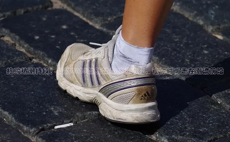 抢购热潮持续！安踏2025款新款女装运动鞋，让你时尚走在潮流前沿