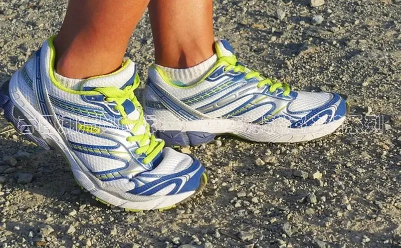 春日潮流风向标：2025年爆款运动鞋系列