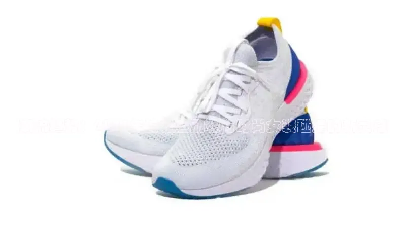 潮流趋势：2025年流行运动鞋与时尚女装碰撞的新灵感